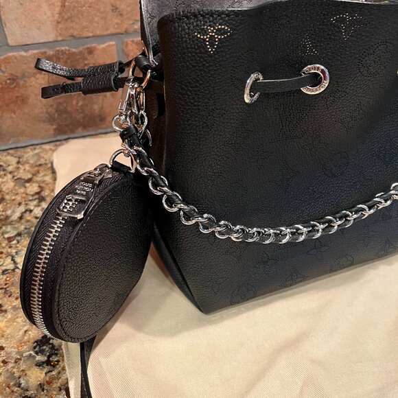 LOUIS VUITTON Bella Mahina Black Leather Shoulder / Hand Bag - Picture 2 of 13